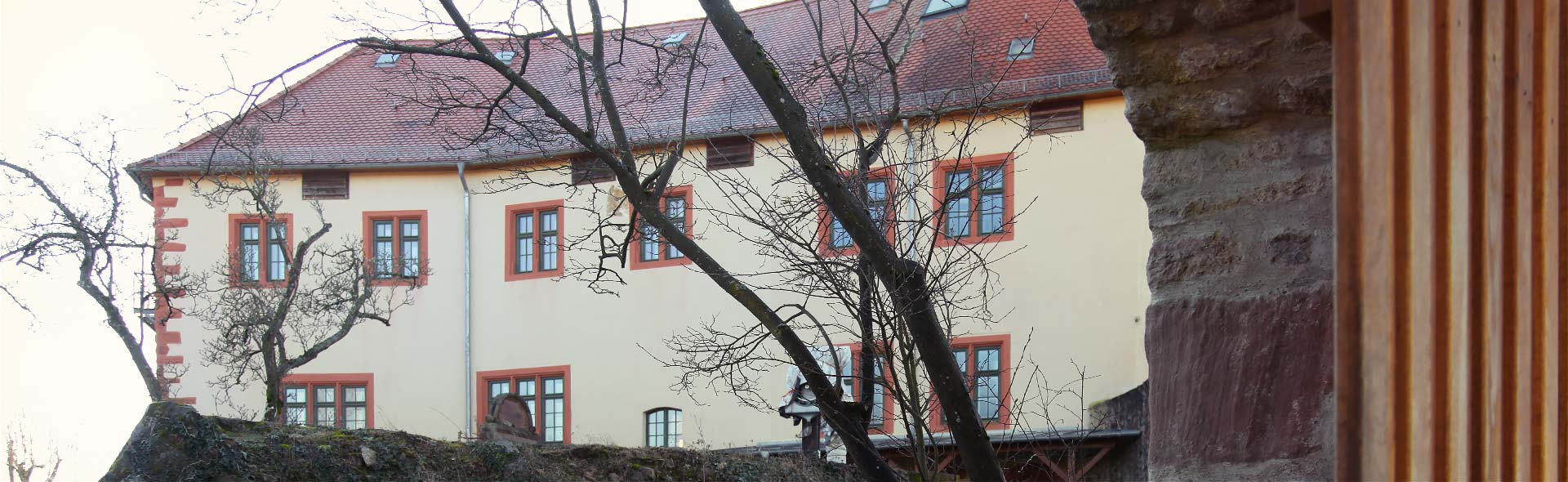 Schloss Reichenberg: Anfrage-Raumvermietung. Die Burg neben der Schlosskapelle