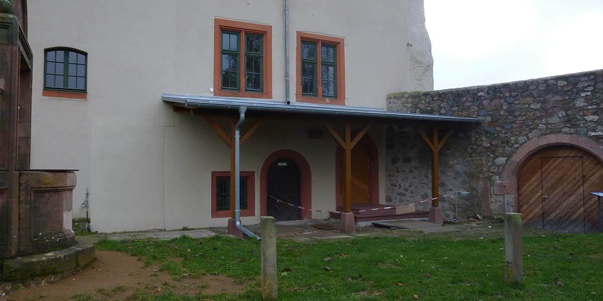 Schloss Reichenberg: Renovierter Eingang zum Krummen Bau
