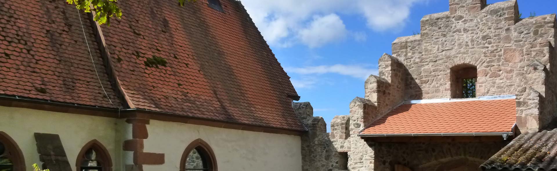Schloss Reichenberg: Kapelle und Schlosstor