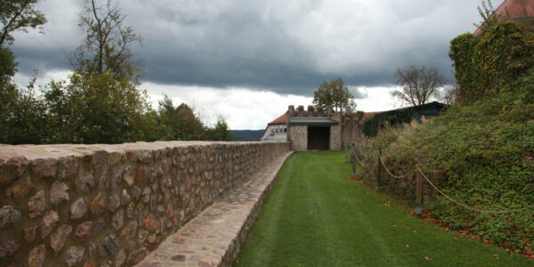 Schloss Reichenberg: Ostzwinger (b) neu